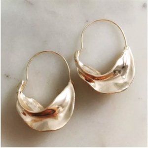 Elegant Gold Wavy Hoop Earrings - Women Jewelry Earrings